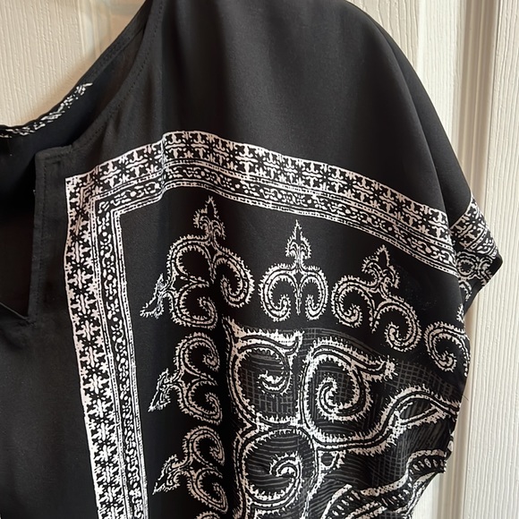 Top - Picture 2 of 3